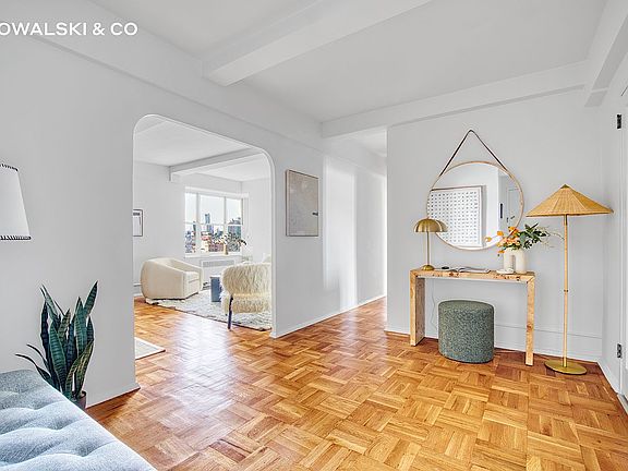 3rd image of 500 Grand St #B8c