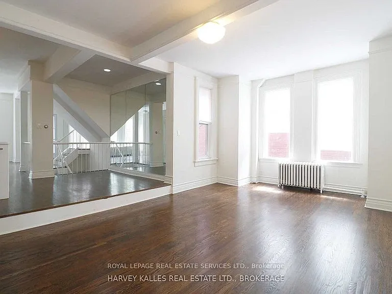 390 Huron St — Photo 4