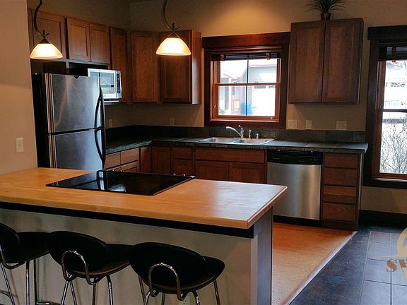 5th image of 388 Kimball Ave APT B