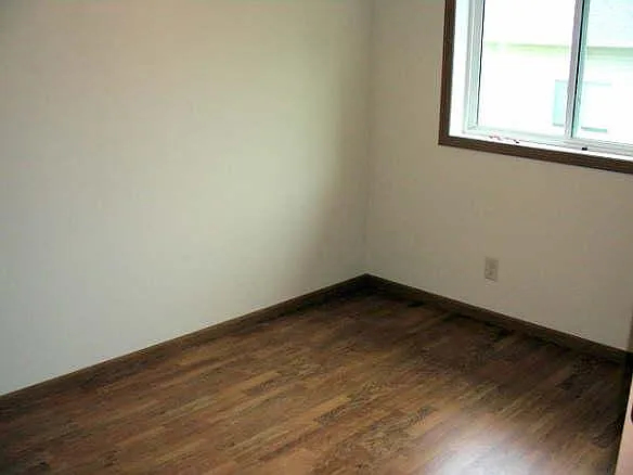 5 bed, 1500 sqft, $1,775 — Photo 2