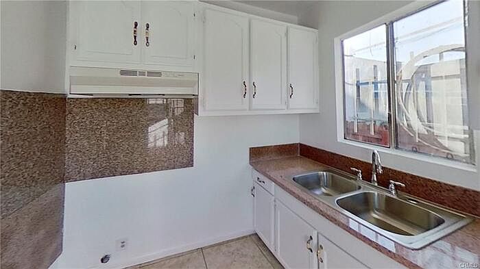 1st image of 1519 W 60th Pl #B
