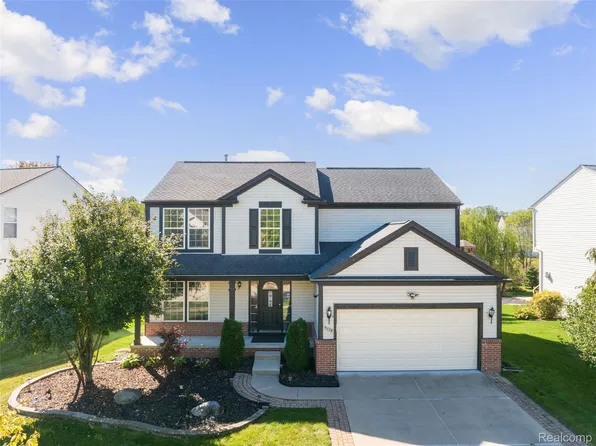 9778 Ravenshire Dr, Ypsilanti, MI 48198