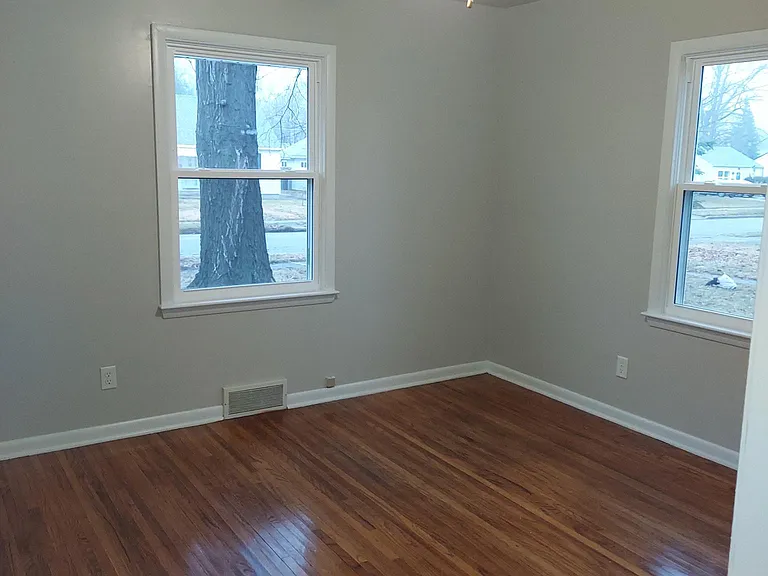1st floor bedroom - front