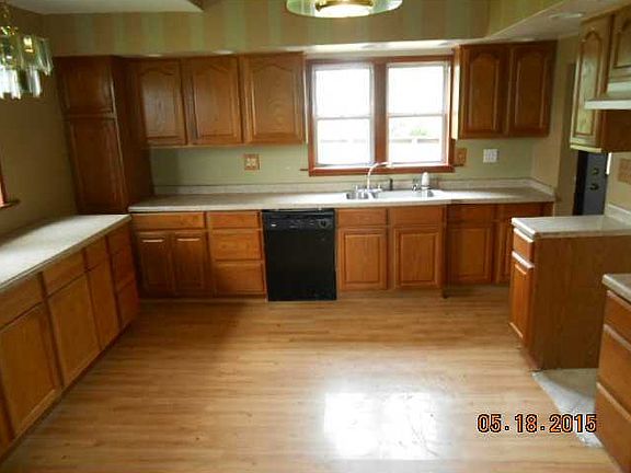 4th image of 706 W Bridge St