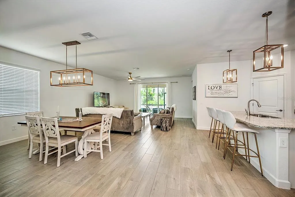 4 bed, 3.0 bath, 2032 sqft, $2,800 — Photo 3
