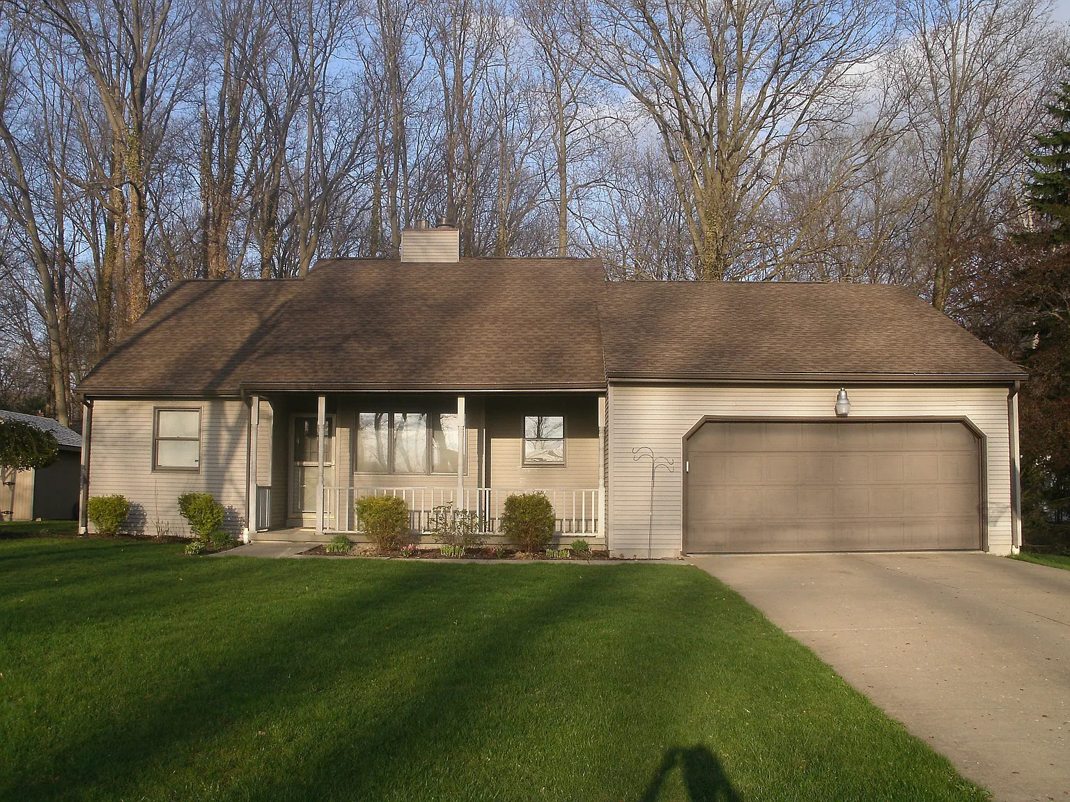 482 Spring Grove Dr photo 1