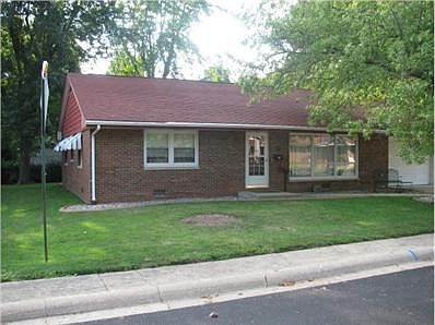 1st image of 15 Loreen Dr