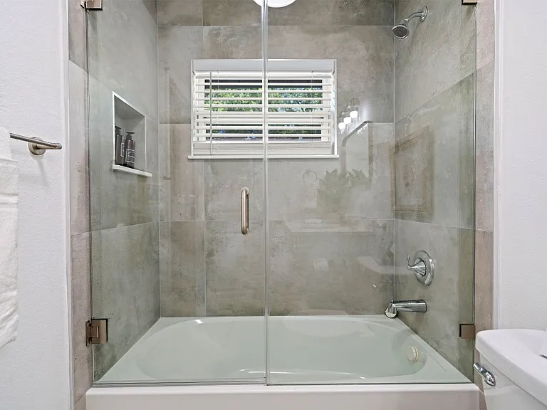 636 Lake Palms Dr #B — Photo 3