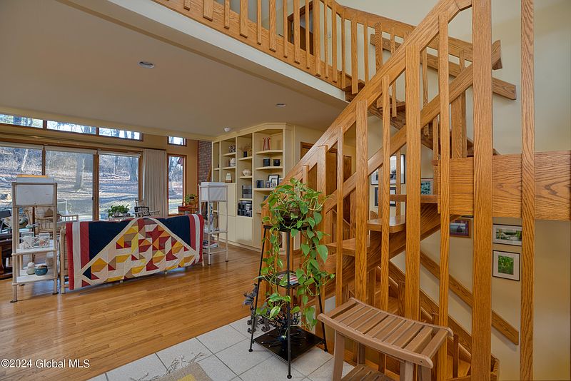 3rd image of 14 Owasco Court