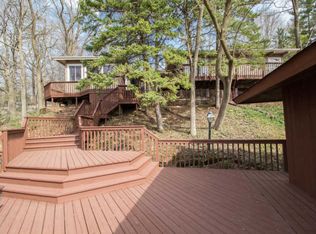 565 W Ravenswood Hills Cir, Brookfield, WI 53045