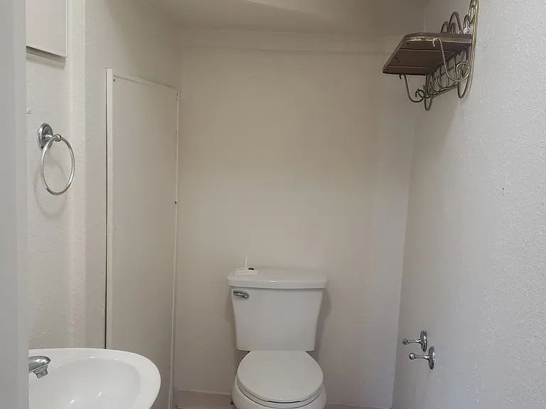 4511 Folker St #18A — Photo 2