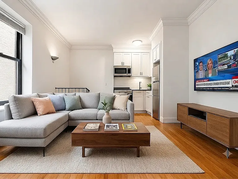 326 E 58th St #1B — Photo 1
