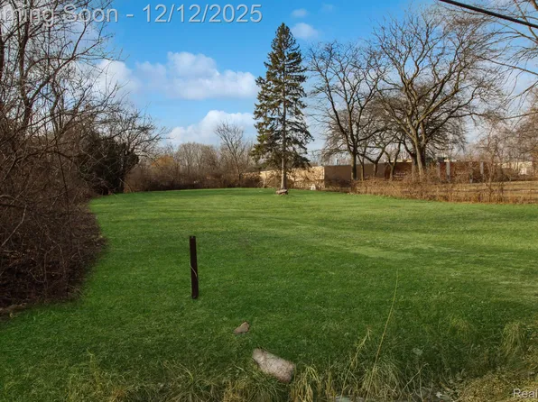 11398 Harrison, Romulus, MI 48174