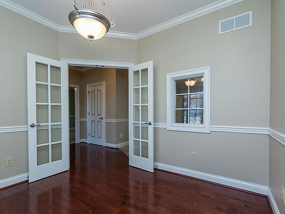 4th image of 108 Lansdowne Dr