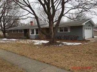 636 Valley Park Dr, Libertyville, IL 60048