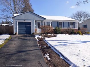 14 Ferncrest Dr, Riverside, RI 02915