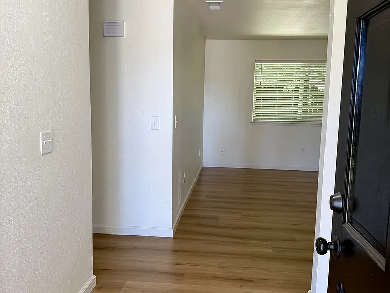 814 S Cindy St — Photo 10
