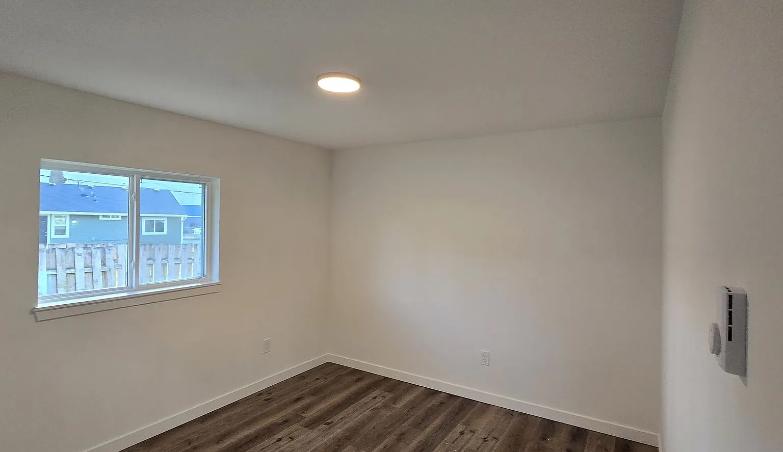 3 Bedroom 1 Bath in Lakewood — Photo 4
