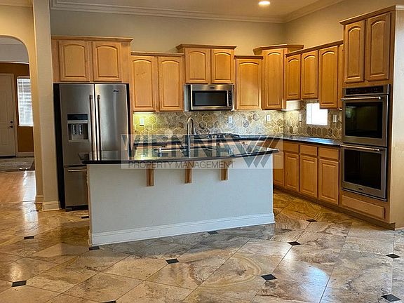 4th image of 3848 Isabella St