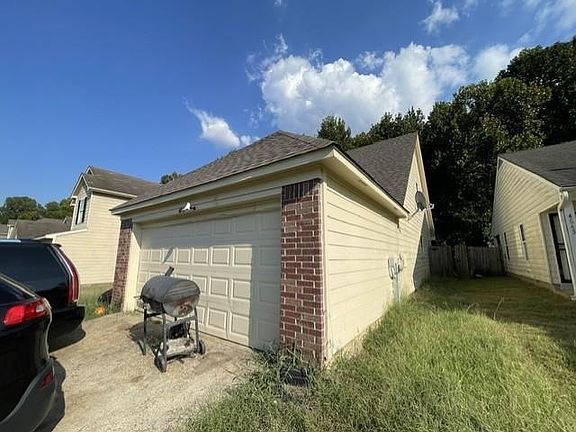 2nd image of 4847 Royal Run Dr