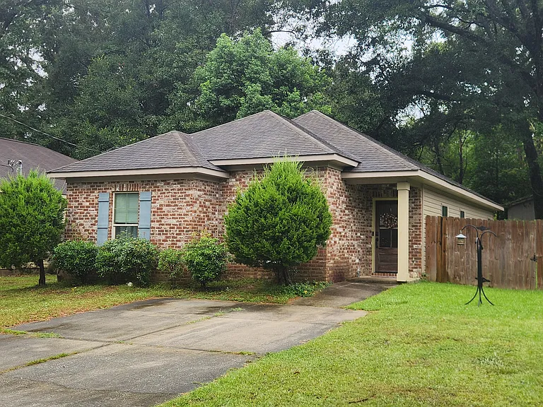 858 Linlen Ave — Photo 2