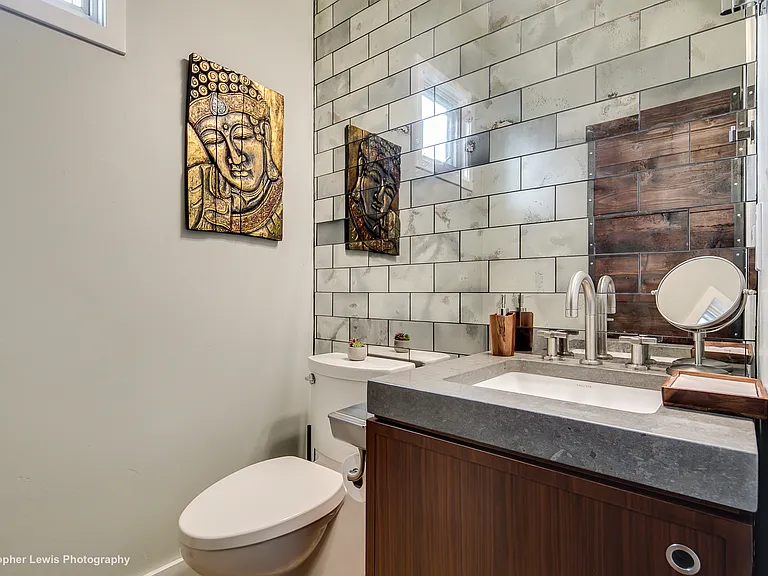 245 N Jackson St — Photo 23