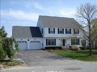 77 Longmeadow Dr, Pomfret Center, CT 06259