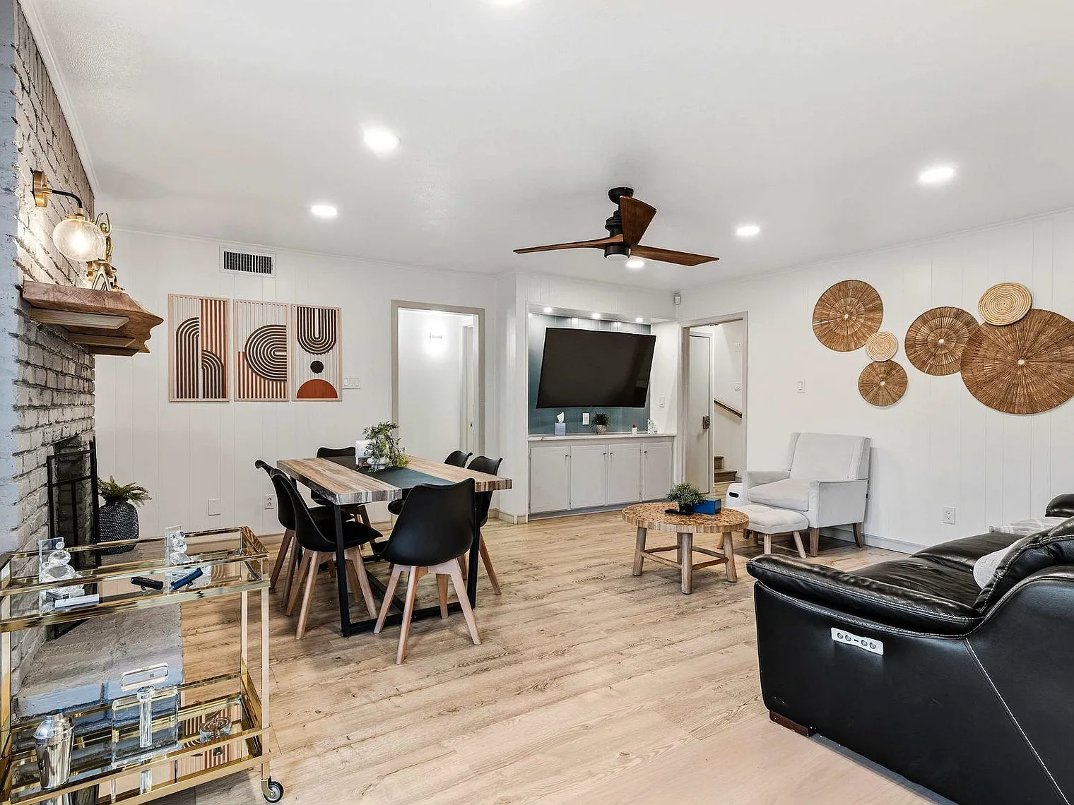 6 bed, 2.0 bath, $8,463 — Photo 3