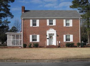 318 S College St, Wallace, NC 28466