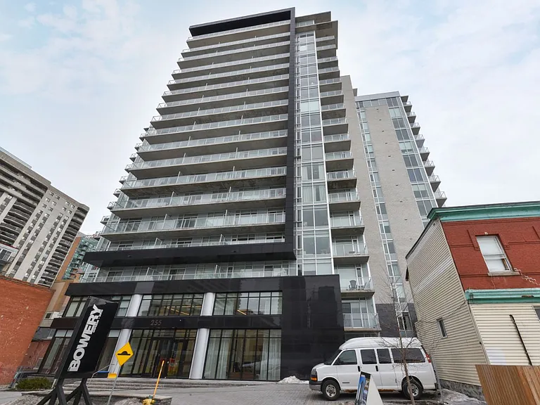 255 Bay St — Photo 4