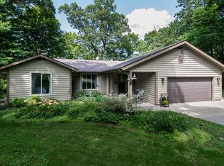 2242 Pine Bluff Dr, Dixon, IL 61021