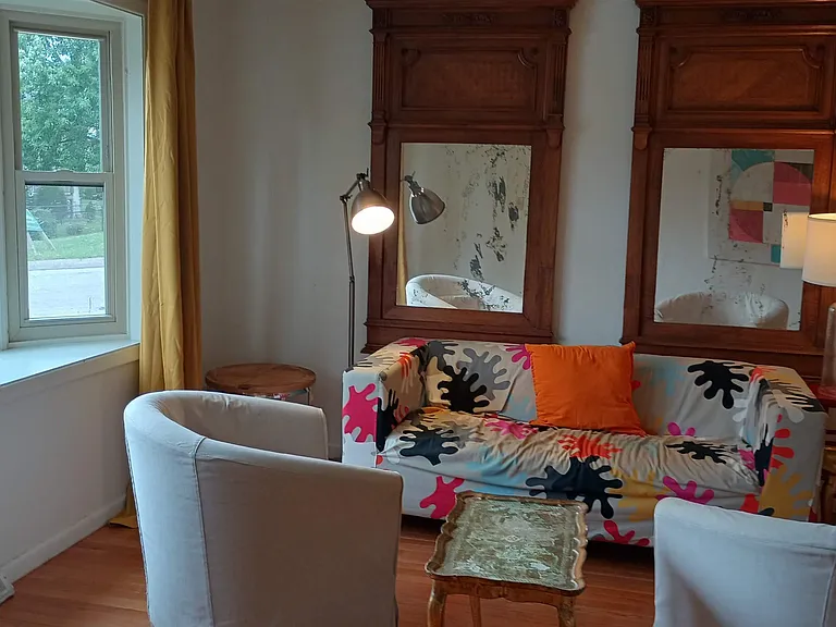 1601 S Dorchester Dr — Photo 2