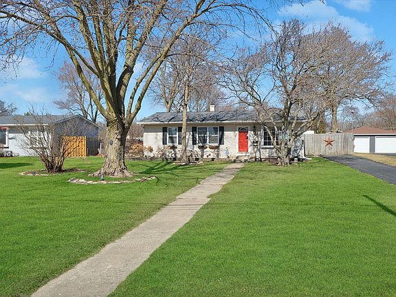 4th image of 407 Butterfield Rd