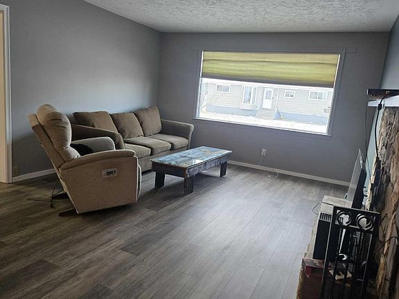 3rd image of 101 Simpson St