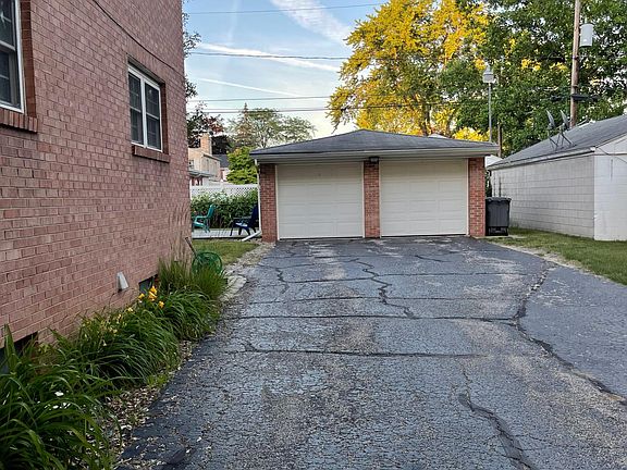 Garage - upstairs unit gets right side
