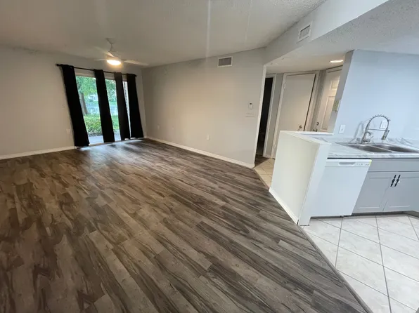 1964 Lake Atriums Cir APT 154, Orlando, FL 32839