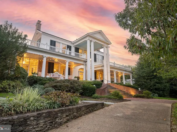 305 Charles Alexander Ct, Alexandria, VA 22301