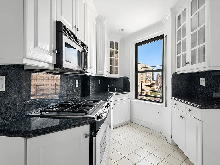 65 E 96th St #14C — Photo 4