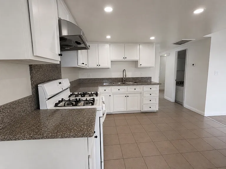 601 Dewey Ave #U — Photo 7