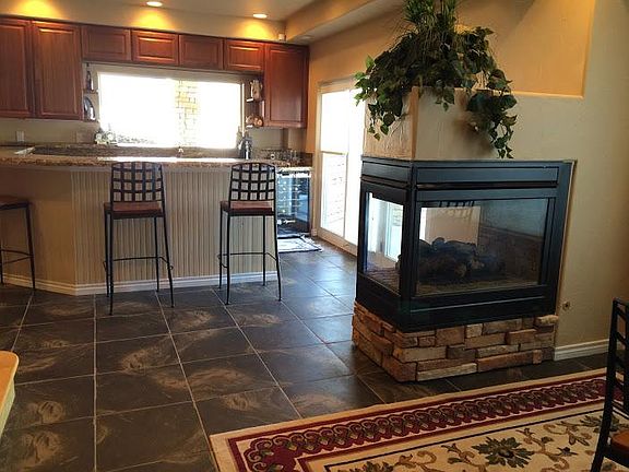2 gas fireplaces