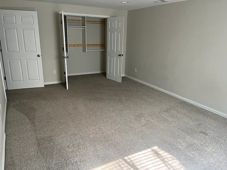 286 S Madison Ave — Photo 13