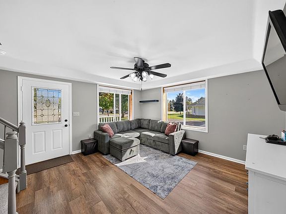 5th image of 10 5th St SW