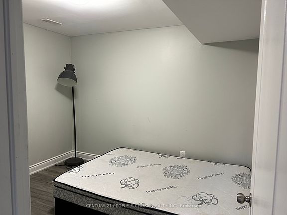 5th image of 23 Travis Cres #Basement