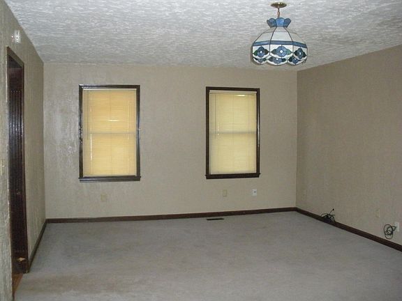 Living room w/views front & back yards