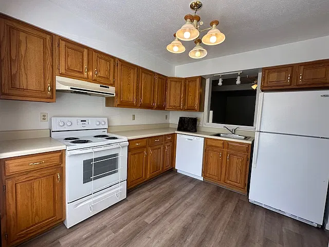 516 Crossbridge Dr — Photo 2