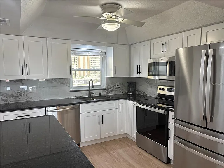 4725 Cove Cir #405 — Photo 5