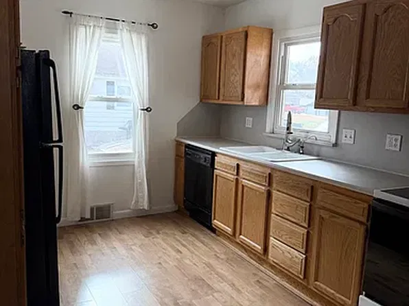 606 West St, Reinbeck, IA 50669