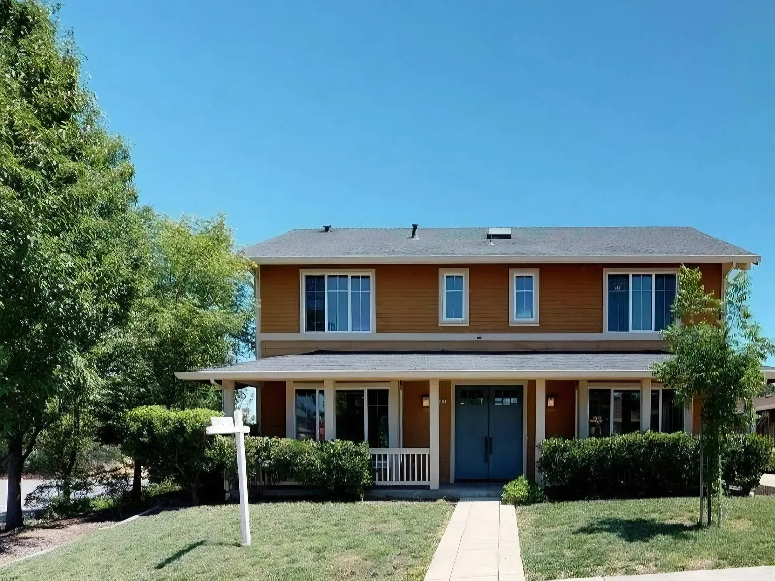 4 bed, 2.5 bath, 2400 sqft, $3,800 — Photo 1