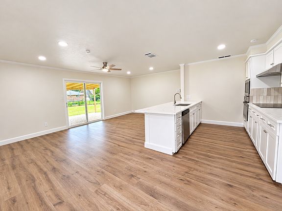 5th image of 607 Stanford St
