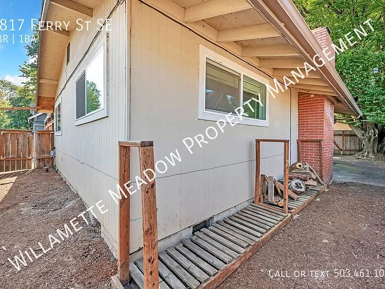 1817 Ferry St SE — Photo 20